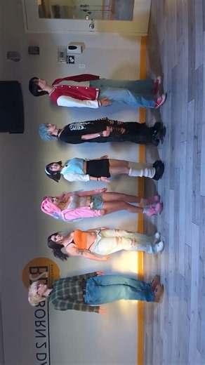 alien stage school group! had a lot of fun at the cupsleeve~ #alienstage #cosplay #trend