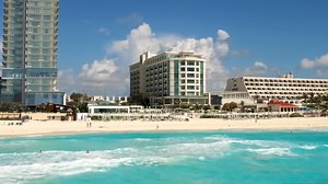 Sandos Cancun es el oasis ideal para los viajeros que desean disfrutar de una escapada con todo incluido repleta de opciones gastronómicas gourmet, piscinas infinitas, una playa de arena blanca, eventos nocturnos inolvidables y centros de fitness y spa de alta gama. 😎🌴 No te lo pierdas y reserva hoy mismo ➡️ https://cutt.ly/1weUkcfT . Sandos Cancun es el oasis ideal para los viajeros que desean disfrutar de una escapada con todo incluido repleta de opciones gastronómicas gourmet, piscinas infi