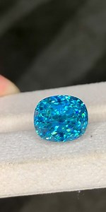 Dive into the deep blue beauty of this 17.38 carat AIG Certified Blue Zircon gemstone from Cambodia 💎 With its dazzling brilliance and rich oceanic hue, Blue Zircon is often mistaken for diamond thanks to its high refractive index 🔍 Fun fact: the name “Zircon” comes from the Persian word “zargun,” meaning “gold-colored,” even though this gem comes in a rainbow of shades 💫 Find this sparkling stunner and thousands more at Gem Rock Auctions 🌍 #BlueZircon #GemstoneLovers #GemRockAuctions #Jewel