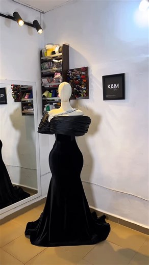 KIHM on Instagram: "I have so many videos from this dress but I promise this is the last I’ll be posting 🥹🤭 #kihm #kihmstyling #kihmwoman #explorepage"