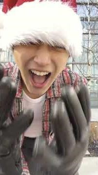 Keon Ho ngẫu hứng tung vũ đạo Giáng sinh, nhưng kì diệu… ghép nhạc nào cũng hợp