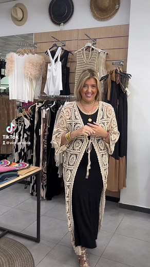 10K views · 177 reactions | ✅KIMONO CROCHET 28,95€✅VESTIDO FILO DORADO 20,95€#moda #style #inspiration #tienda #verano #envios #viral #almeria #shopping #vestidos #negro #boho #fondodearmarioperfecto #conjuntos #crochet #kimono | Vicky’s Moda | Facebook