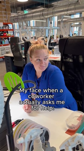 Don't ask her #azeron #azeroncyborg2 #gamingkeypad #gaming #gamingaccessories #helpinghands