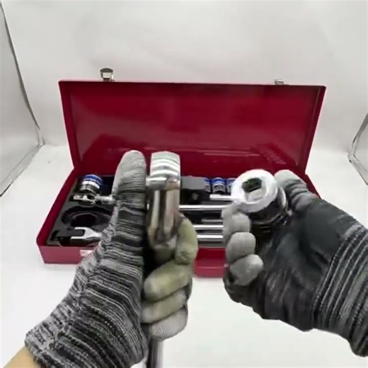 24PC Cr-V Ratchet Socket Set | The Red Box That Every Workshop Needs