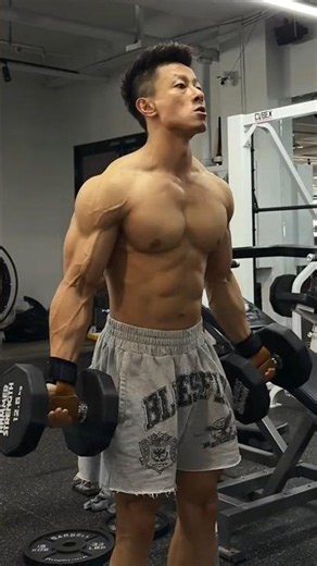 Lifting Straps Benefits & How to Use Them Correctly! 💪 Must Know #LiftingStraps #GymGear #armworkout