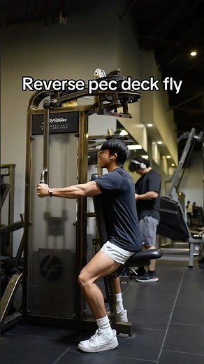 How to do Reverse Pec Deck Fly and Bias your Rear Delts