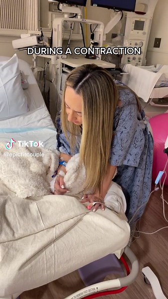 If only it were true 😂😂 #contractionsarenojoke #givingbirthbelike #laboranddelivery #secondpregnancy #hospitalbirth