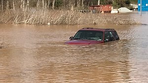 Rising water sweeps vacant car into Ocmulgee River
