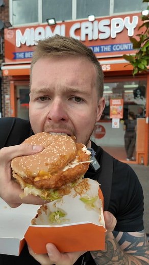 TRYING THE ORIGINAL SPICY DIP BURGER! 🤩 | Kyle V Food