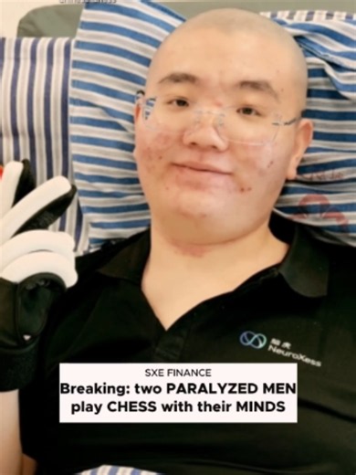 PARALYZED MEN in CHINA play CHESS WITH THEIR MINDS #news #technology #china #ai What you are watching is one of the most advanced real world brain computer interface demonstrations ever shown. Two high level paralysis patients located nearly eight hundred kilometers apart played a complete game of Chinese chess using only neural signals. One participant controlled a robotic system through a brain computer interface, while the other used a mind controlled exoskeleton glove to pick up and place re
