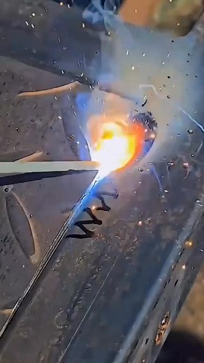 💥 Quer entrar na área da solda, mesmo começando do zero? 📚 Temos o curso ideal para iniciantes! ✔️ 100% online ✔️ Reconhecido pelo MEC ✔️ Com certificado e carteira de soldador profissional Aprenda passo a passo os principais processos: 🔧 TIG, MIG, MAG e Eletrodo Revestido 💬 Suporte direto com professores e acompanhamento completo durante o curso! 👉 Clique no link da bio e comece sua jornada rumo à sua profissão! 🚀 Ideal para quem quer se qualificar e conquistar vagas de emprego com certif