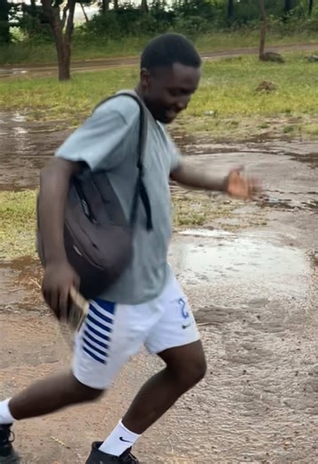 If not Vibes then what??!😂🔥🏀 @praise_smop with good vibes #fyp #dance #malawiantiktok🇲🇼 #mubas #trendingvideo