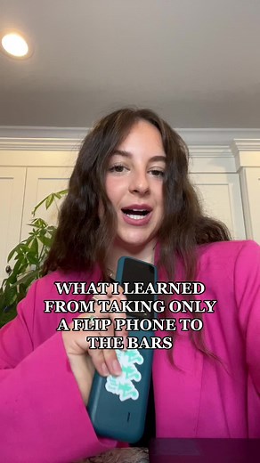 Benefits of Using a Flip Phone in College