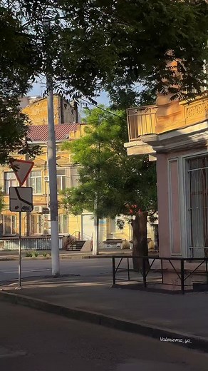 Одеса 🕊️ . . . . . . . . . . . . . . . . . . . . . . #odesa #ukraine #streetphotography #film #fyp #city #ukraine_blog #odesamama #odesagram #visualukraine #réel #reelsinstagram #contentcreator #history #fbreelsfypシ゚viralシ #mymagicalukraine #reelsinstagram | valerievna_ya_