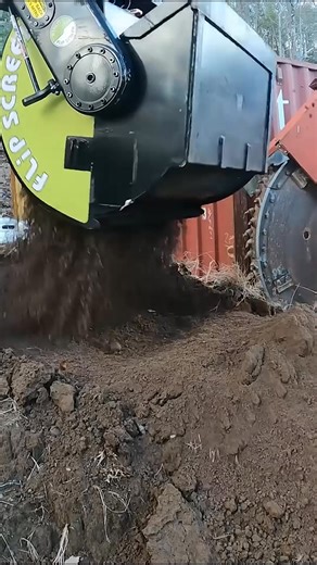 Turn waste piles into usable material | Flipscreen