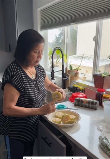 does anyone else’s Viet mom cut their banh tet with a string?!! talk about less dishes! 😂 #lunarnewyear #banhtet #vietnamese #vietfood #teenathach
