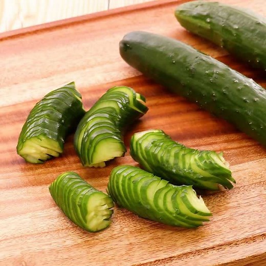 料理の基本！ きゅうりの蛇腹切りのレシピ動画・作り方 | デリッシュキッチン