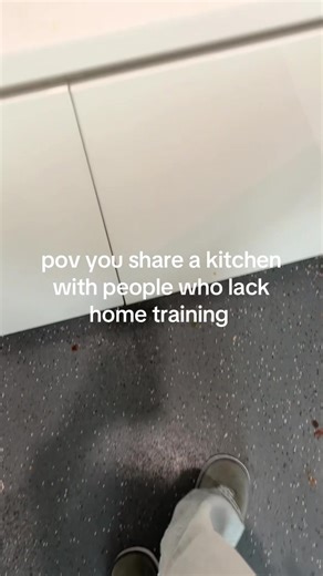 Dealing with Messy Roommates in Shared Kitchens
