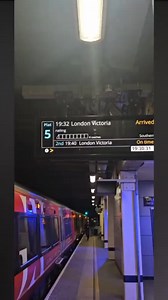72K views · 73 reactions | This is the moment the platform at Gatwick Airport railway station is left almost empty as tourists and commuters pile onto a bright red ‘Gatwick Express’ train – only to discover they have actually boarded the slower stopping service to London Victoria. Video by Michael Leidig Story in comments ⬇️ | Crawley Observer | Facebook