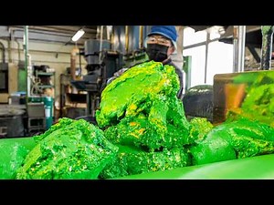 Making crayons. The Japanese-made crayon manufacturing process that supports Japan