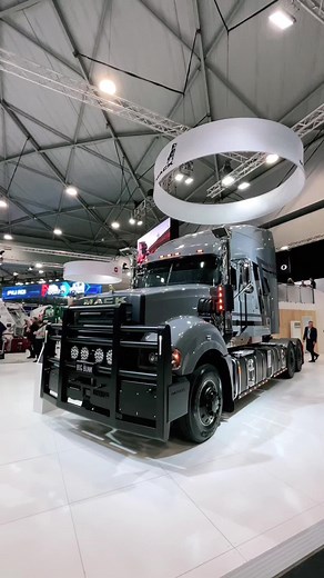 New Mack SuperLiner 70