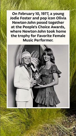Jodie Foster & Olivia Newton-John (1977) 🏆