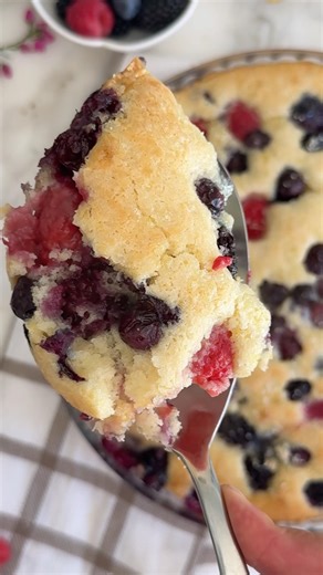 Easy to Make Mixed Berry Cobbler #baking #easyrecipe