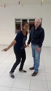 Das aulas 🥰 Eu gosto da descontração, das risadas, da leveza. Mas tbm gosto dos detalhes, de explicar cada passo, de procurar diversas formas de elucidação e repetir qnts vezes forem necessárias! ♥️ Aqui com o Antônio, no Chá Chá Chá 😉 | Janaina T Matos