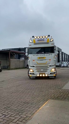 De nieuwe DAF XF 480 FT Super Space Cab van Lubbers Transport! 😍👌🏻 Onlangs afgeleverd vanuit Bakker Bedrijfswagens Zwolle! #daftrucks #daf #dafxf #dikkedaf #Zwolle #lubberstransport #onlywayisdaf #truckstyle #trucks