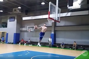 Kobe Paras' off-the-wall dunk after Gilas practice is off the charts. WATCH