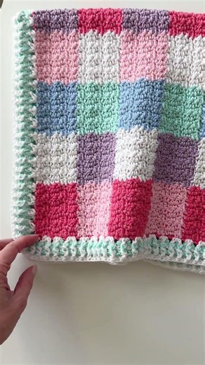 Full pattern tutorial available on our channel. patchwork gingham