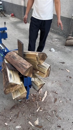 This Powerful#Wood Splitter#Splits Huge Logs Like Butter😱🪵⚡ #Shorts
