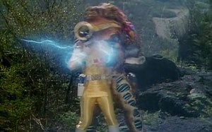 电磁战队 百万连者 女 黄战士连续被电击 被虐惨叫痛苦 无人能救她 17集精华剪辑