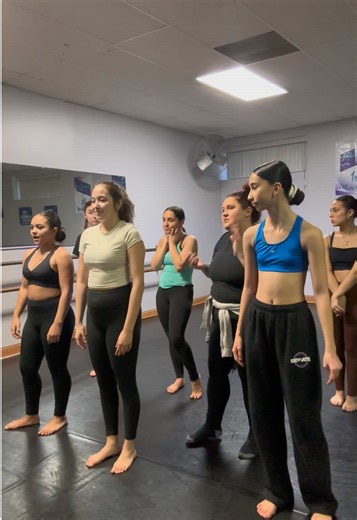 Setting choreo is ALWAYS interesting with this group. #contemporarydance #contemporary #choreography #fyp #fypツ