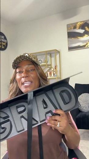 This is such a unique graduation gift box! It comes in two colors but like all good graduation gifts