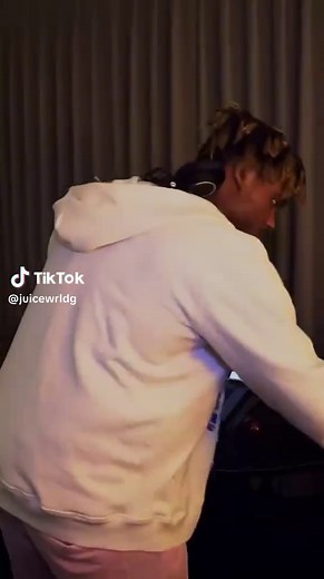 Juice wrld - lifes a dungeon 🤍 #juicewrld #juicewrld999 #juicewrldg #juicewrldfan #juicewrldfypシ #999 #999shit #999gang #999gangforever #999shit999 #lifesadungeon #lifesadungeonjuicwrld #fypシ #juicewrldclips #juicewrldunseen