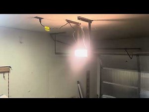 Genie 1035 garage door closing MY FIRST VIDEO