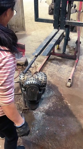 Such a handy self-centering drill bit #drilling #triconebit #drillingwater #bit #waterwell