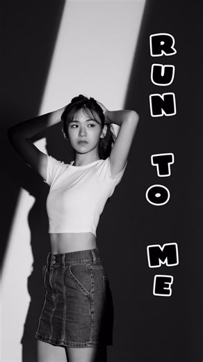 MichelleLai | 演員|節目主持|活動司儀|主持 on Instagram: "趕上尾班車🏃🏻‍♀️💨 細個嗰陣嘅相 好多都係同細佬嘅合照 通常都係玩緊或者打緊交🤣"