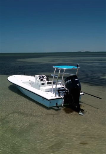 💨 Beavertail Skiffs 18’ Air - Carbon Kevlar Performance Hull #BTAir #beavertailskiffs #btskiffslifeisgood #sightfishing #sightcastfishing #flyfishing #flyfishingjunkie #flyfishingaddict #flyfishinglife #saltwaterflyfishing #skifflife #catchandrelease #tightlines #flatsboat #tarpononfly #madeintheusa #allinthedetails #flatsfishing #bonefishtarpontrust