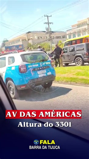 Atenção: Ocorrência na Av. das Américas ​Recebemos relatos de seguidores sobre uma ocorrência na manhã de hoje na Av. das Américas, altura do Barra Business Center (número 3301), no sentido Zona Sul. As primeiras informações e imagens enviadas por quem passou pelo local indicam um incidente envolvendo um carro e uma moto. Há relatos de uma pessoa caída na pista e presença de sangue, mas ainda aguardamos confirmação oficial das autoridades sobre as circunstâncias (se acidente ou outra natureza). 