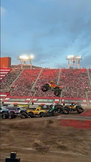 Monster Jam World Finals EL TORO LOCO ENCORE 2026 - TRUCK JUMP!