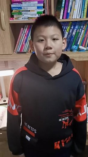 蜀道难(四)砯崖转石万壑雷。其险也如此，嗟尔远道之人，胡为乎来哉！剑阁峥嵘而崔嵬，一夫当关，万夫莫开。所守或匪亲，化为狼与豺。朝避猛虎，夕避长蛇，磨牙吮血，杀人如麻。锦城虽云乐，不如早还家。蜀道之难，难于上青天，侧身西望常咨嗟！