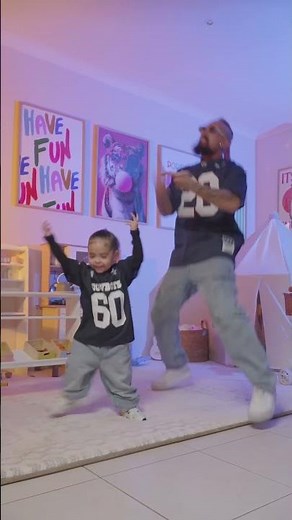 ‘One Little Finger’ TODDLER TECHNO - Lenny Pearce