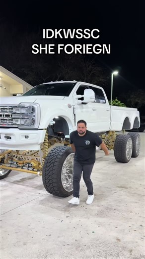 I don’t even know what she say cuz she foreign 😂 #pjtruckin #foriegn | trucking