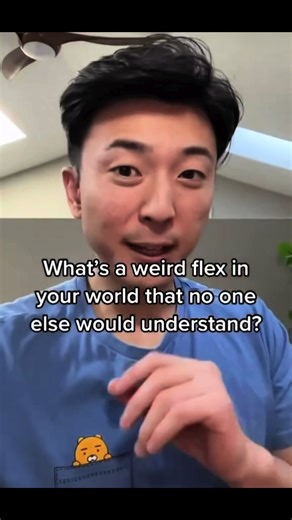 If you’re seeing new flashes, floaters or a dark curtains, these could be signs of a retinal tear or detachment. Seeing any of these, especially a dark curtain like a blanket that is blocking your vision is never normal. Early follow-up can make a huge difference. Sharing for education only. If you’re experiencing symptoms, please contact your eye doctor. #weirdflex #retina #ophthalmologist #womeninmedicine