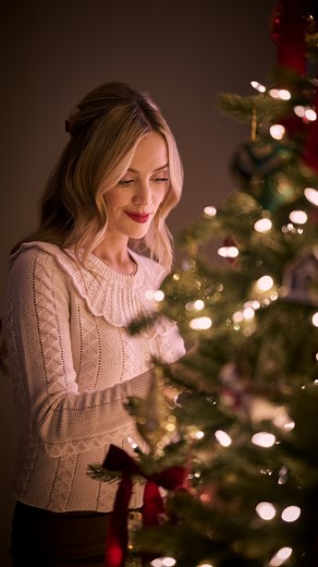 Ever known someone who is a natural at interiors and design, with a Christmas tree that looks straight out of a shop window display? Or, maybe that person is you? We are on the hunt for the UK’s best self-taught festive decorators for a chance to design TV and media personality Laura Whitmore's tree, a stay at a luxury hotel, and a Balsam Hill décor bundle worth £5,000. 𝐇𝐨𝐰 𝐭𝐨 𝐞𝐧𝐭𝐞𝐫: Share a photo of your beautifully decorated tree, old or new, and tell us a little about your Christmas