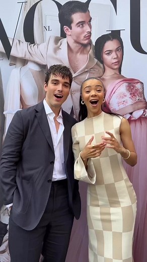 Corey e India desfilam na Vogue Netherlands de Junho