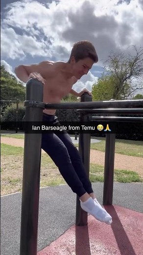 Bro is NOT Barseagle 😭🙏🙏 rate the muscleups??! 🙀🤔 #calisthenics #muscleups #gymmemes
