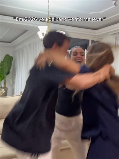 Quando o vento sopra… eu não resisto. 🌬️✨ #kellykey